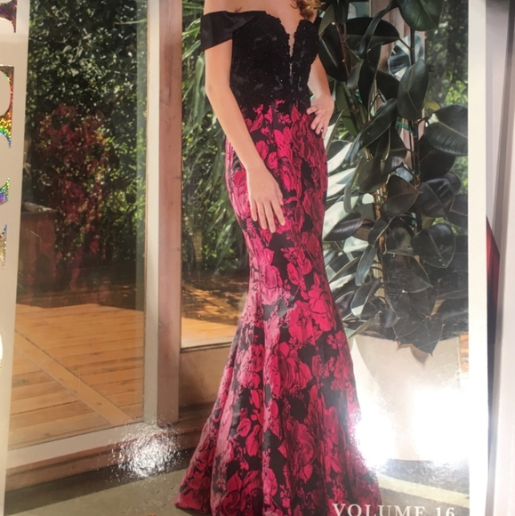 Dress - Picture 1 of 1